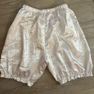 White satin cotton shorts with elastic waistband and ruffle trim large